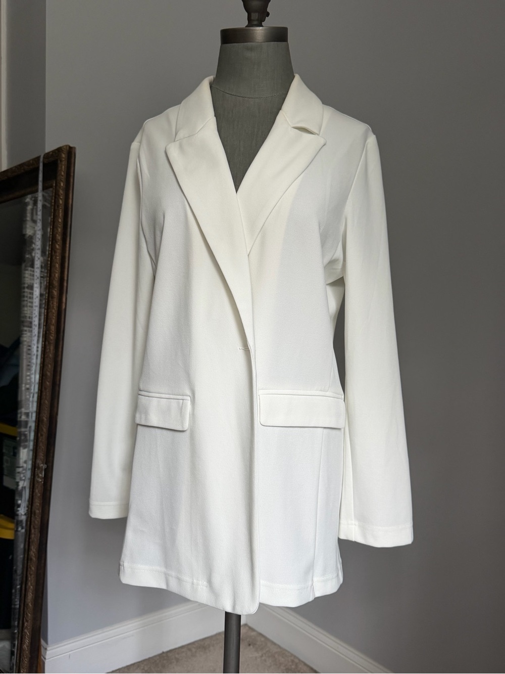 Flirtatious White Long Sleeve Blazer Size L